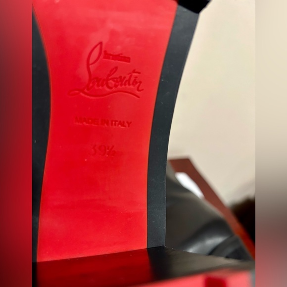 Christian Louboutin black Olivia Snow leather boots with spikes and side buckle. - Picture 7 of 8